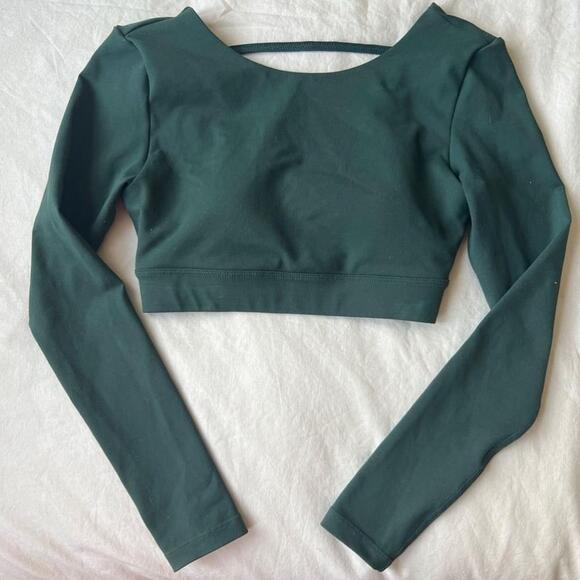 CROP SHOP BOUTIQUE (CSB): Long Sleeve Crop Top (Open back) - Picture 3 of 8